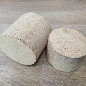 Briquettes from fine sawdust / MDF